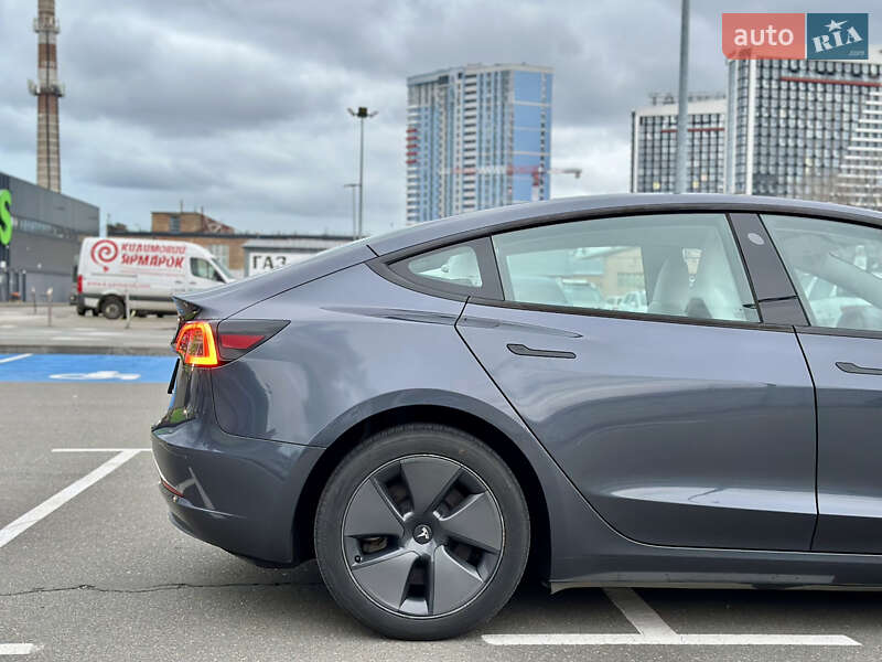 Седан Tesla Model 3 2023 в Киеве