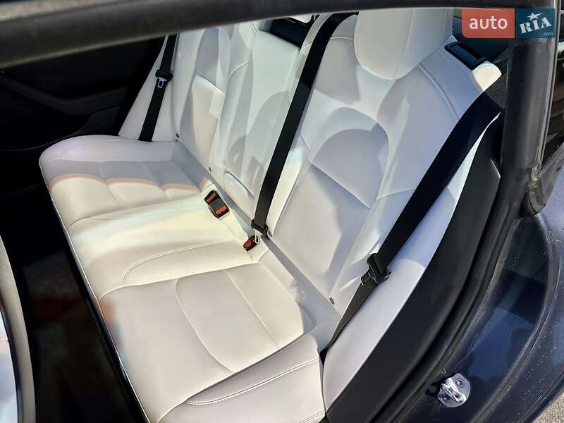 Седан Tesla Model 3 2023 в Киеве