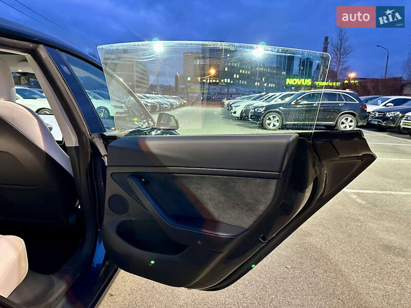 Седан Tesla Model 3 2023 в Киеве