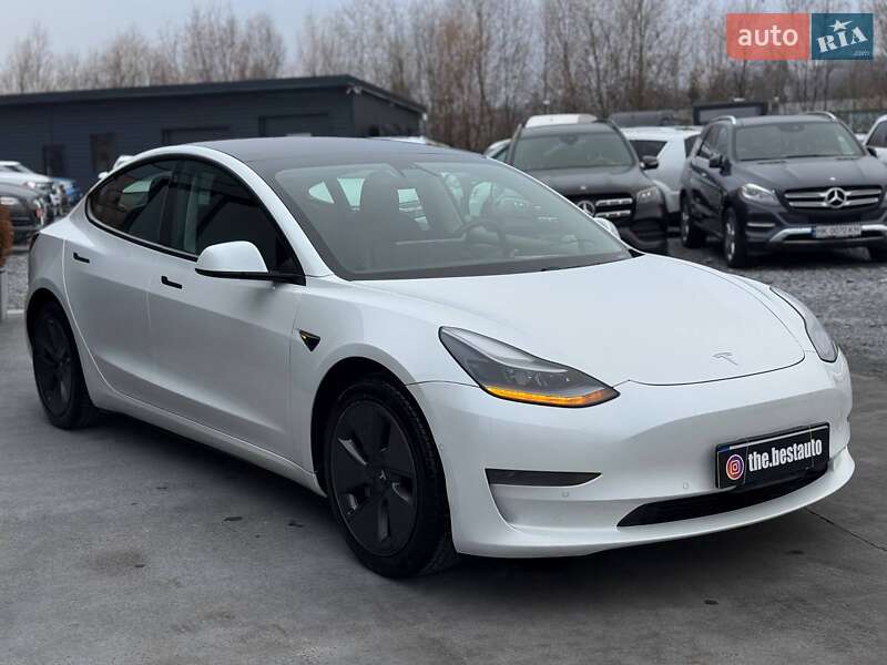 Седан Tesla Model 3 2021 в Ровно