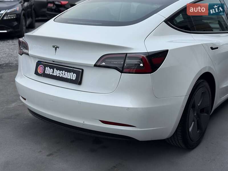 Седан Tesla Model 3 2021 в Ровно