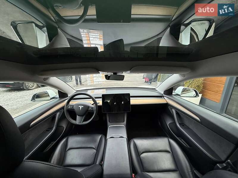Седан Tesla Model 3 2021 в Ровно