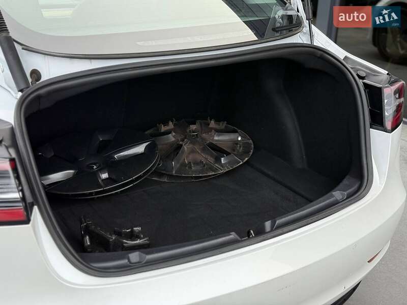 Седан Tesla Model 3 2021 в Ровно