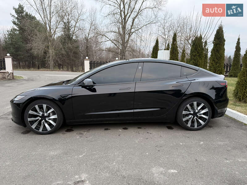 Седан Tesla Model 3 2024 в Киеве