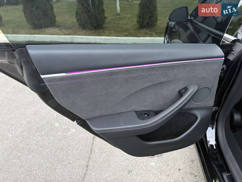 Седан Tesla Model 3 2024 в Киеве