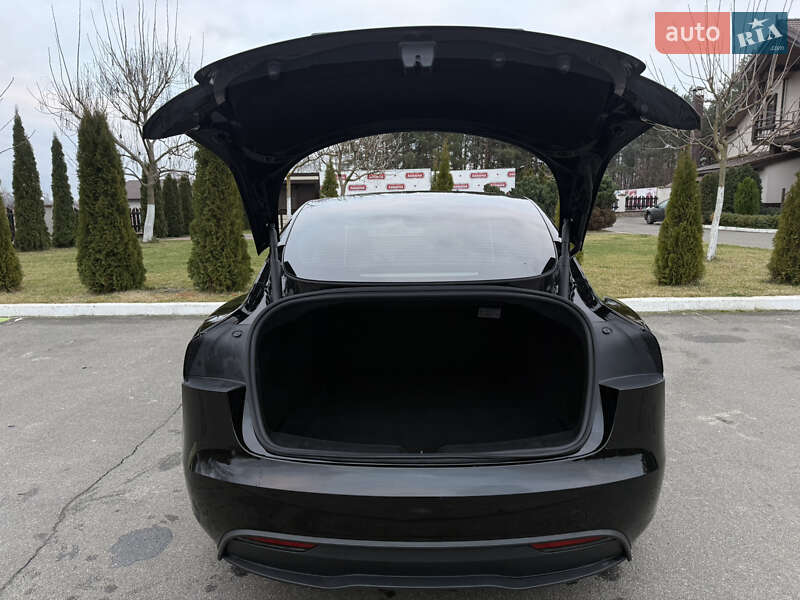 Седан Tesla Model 3 2024 в Киеве