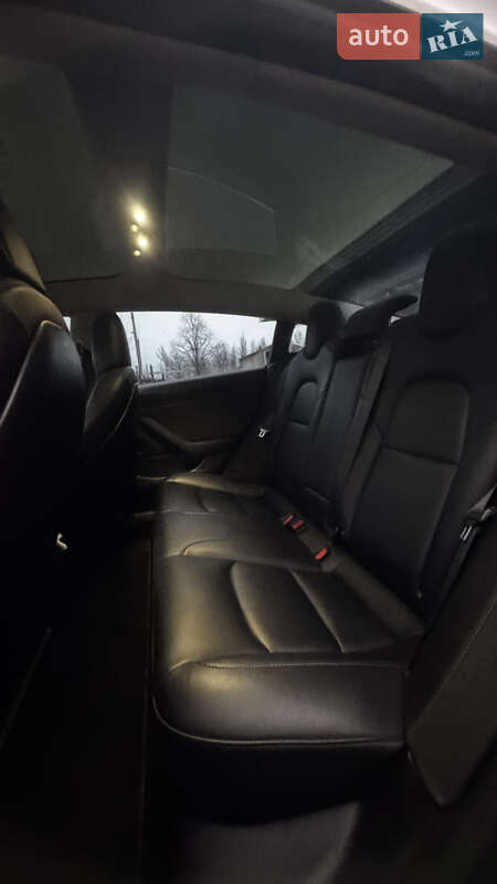 Седан Tesla Model 3 2018 в Кривом Роге