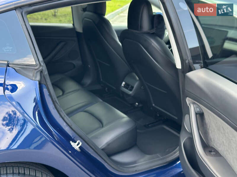 Седан Tesla Model 3 2022 в Києві