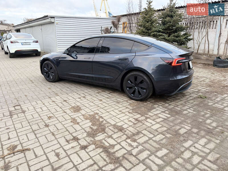 Седан Tesla Model 3 2024 в Днепре