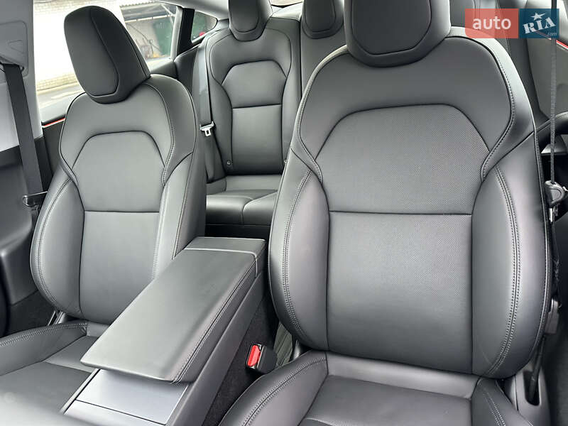 Седан Tesla Model 3 2024 в Дніпрі