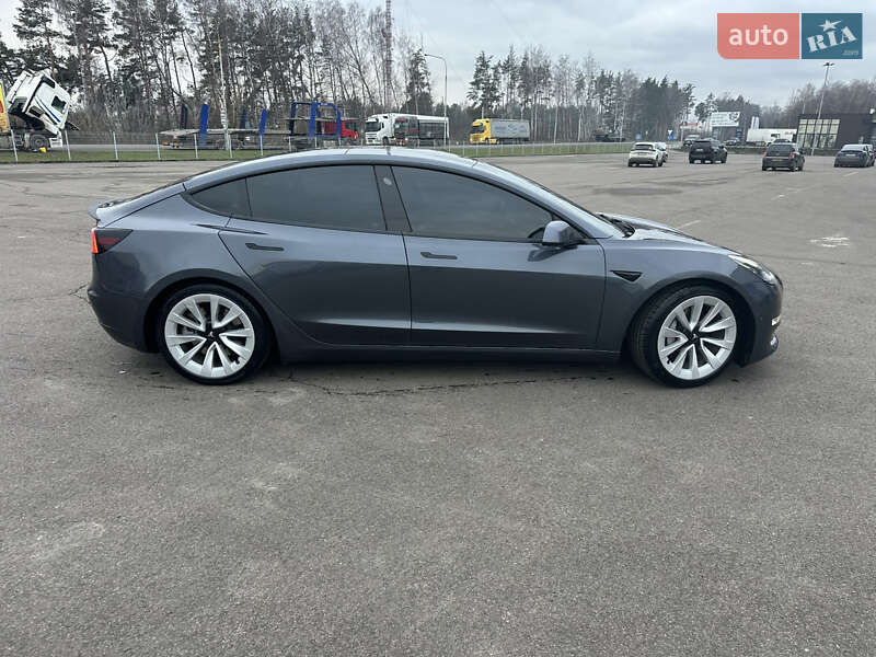 Седан Tesla Model 3 2022 в Киеве