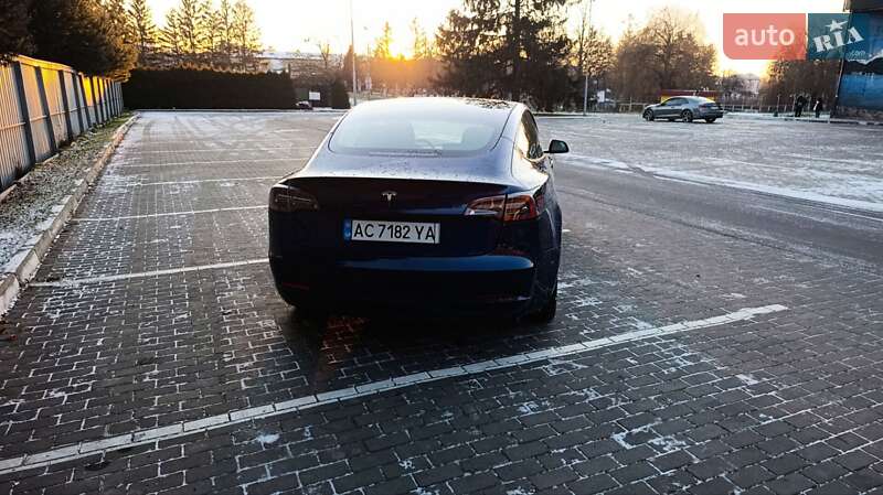 Седан Tesla Model 3 2022 в Луцке
