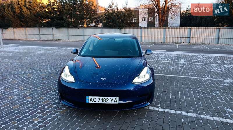 Седан Tesla Model 3 2022 в Луцке