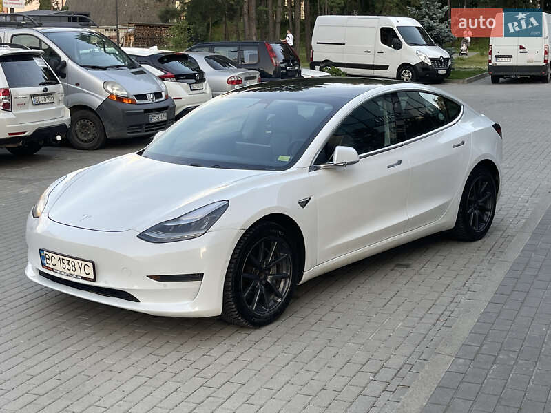 Седан Tesla Model 3 2019 в Новояворовске