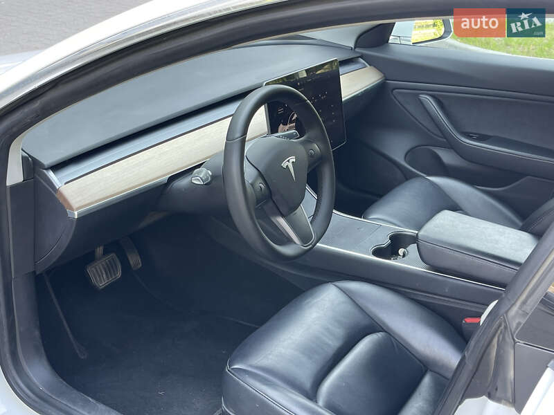 Седан Tesla Model 3 2019 в Новояворовске