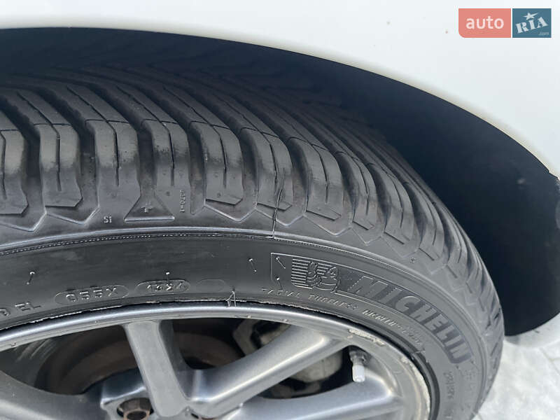 Седан Tesla Model 3 2019 в Новояворовске