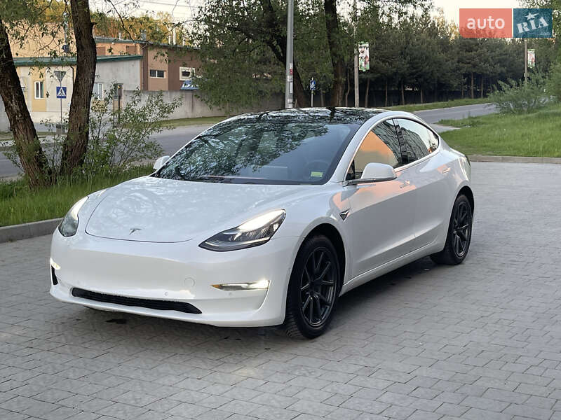 Седан Tesla Model 3 2019 в Новояворовске