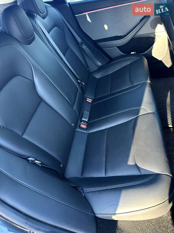 Седан Tesla Model 3 2024 в Кропивницькому