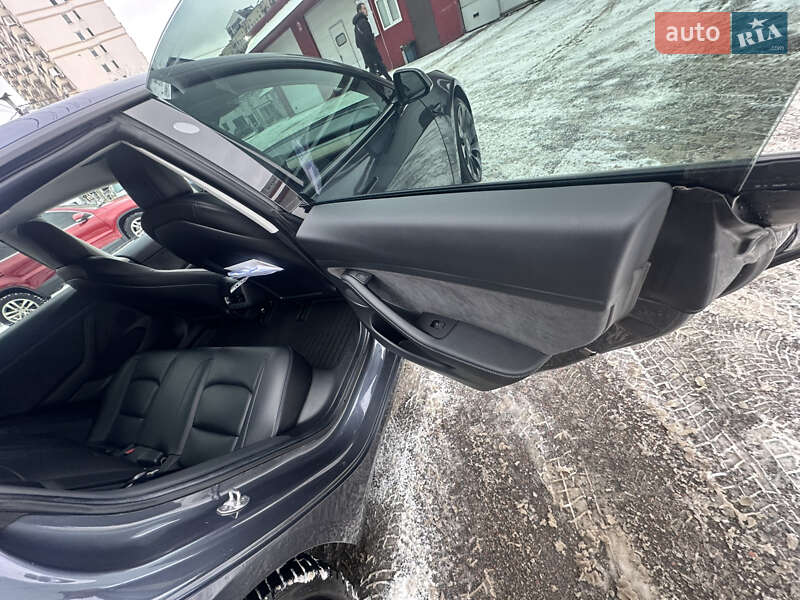 Седан Tesla Model 3 2021 в Вышгороде