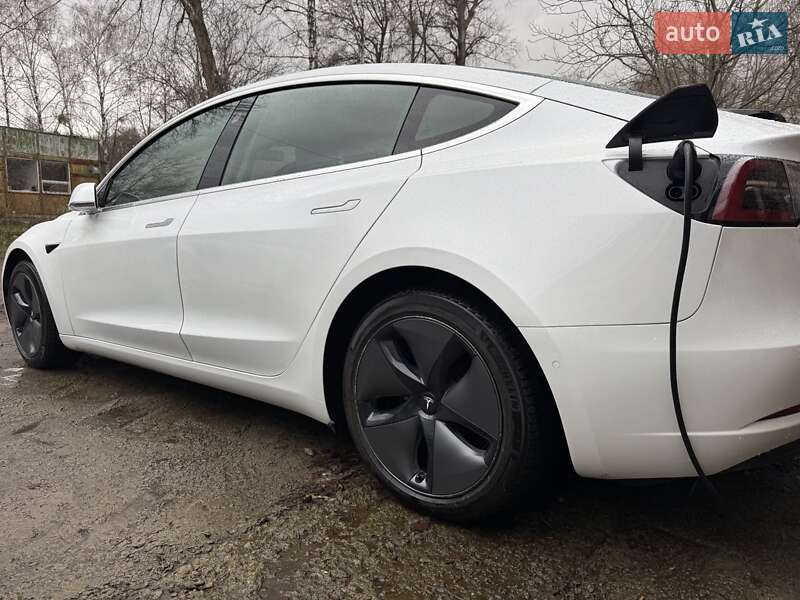 Седан Tesla Model 3 2020 в Киеве