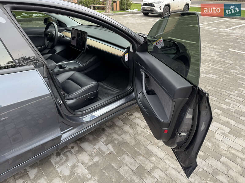 Седан Tesla Model 3 2019 в Києві