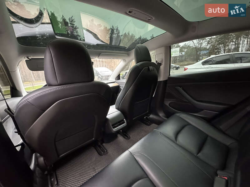 Седан Tesla Model 3 2019 в Києві