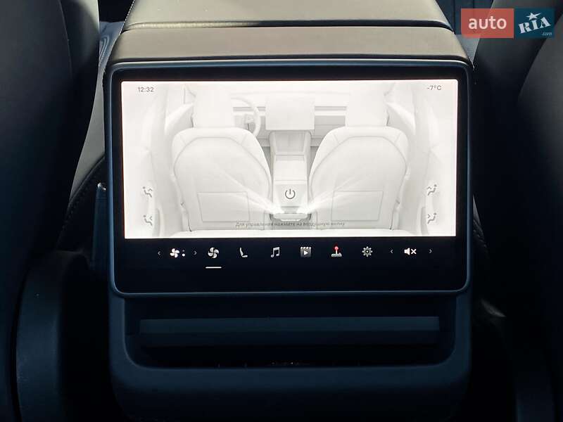 Седан Tesla Model 3 2024 в Києві