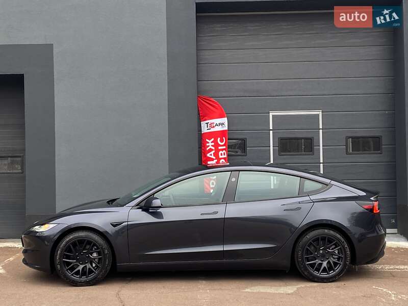 Седан Tesla Model 3 2025 в Киеве