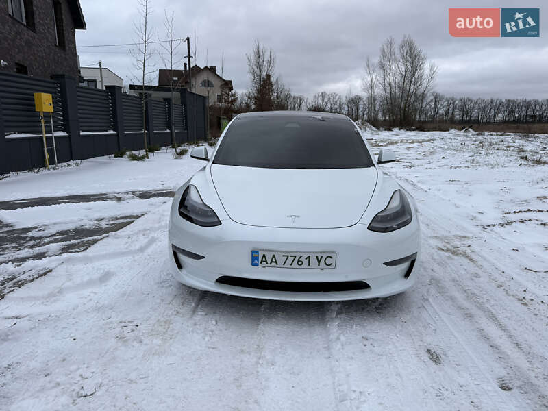 Седан Tesla Model 3 2021 в Киеве