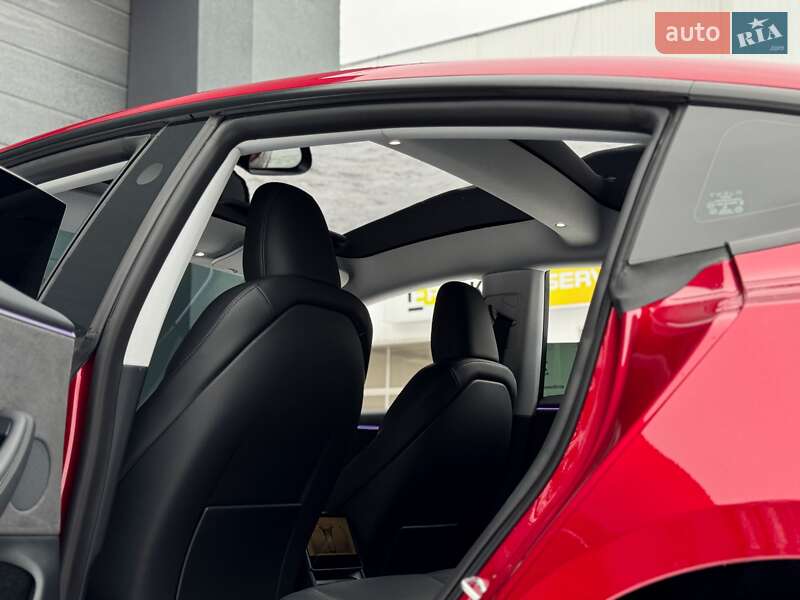 Седан Tesla Model 3 2024 в Киеве