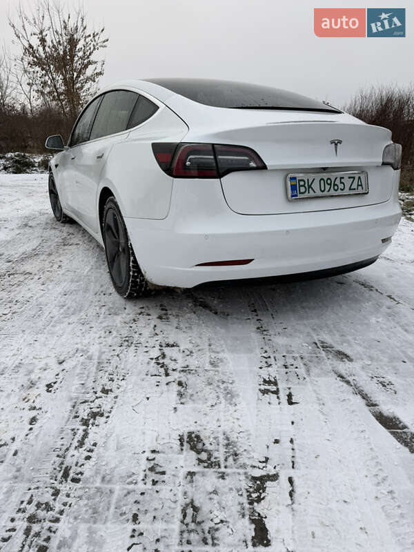 Седан Tesla Model 3 2019 в Ровно