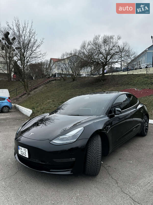 Седан Tesla Model 3 2022 в Киеве