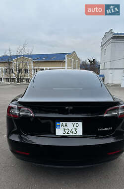 Седан Tesla Model 3 2022 в Киеве