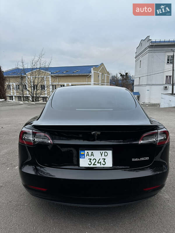 Седан Tesla Model 3 2022 в Киеве