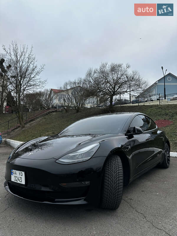 Седан Tesla Model 3 2022 в Киеве