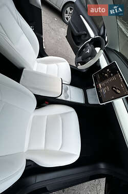 Седан Tesla Model 3 2022 в Киеве