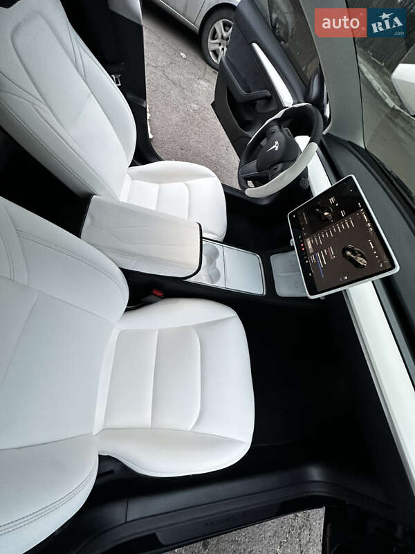 Седан Tesla Model 3 2022 в Киеве