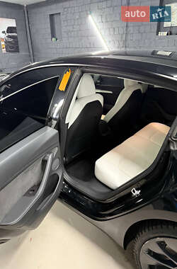 Седан Tesla Model 3 2022 в Киеве