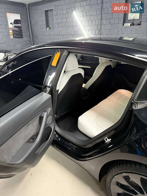 Седан Tesla Model 3 2022 в Киеве