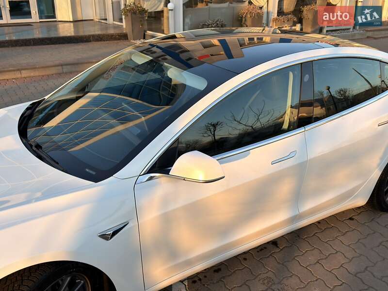 Седан Tesla Model 3 2020 в Киеве