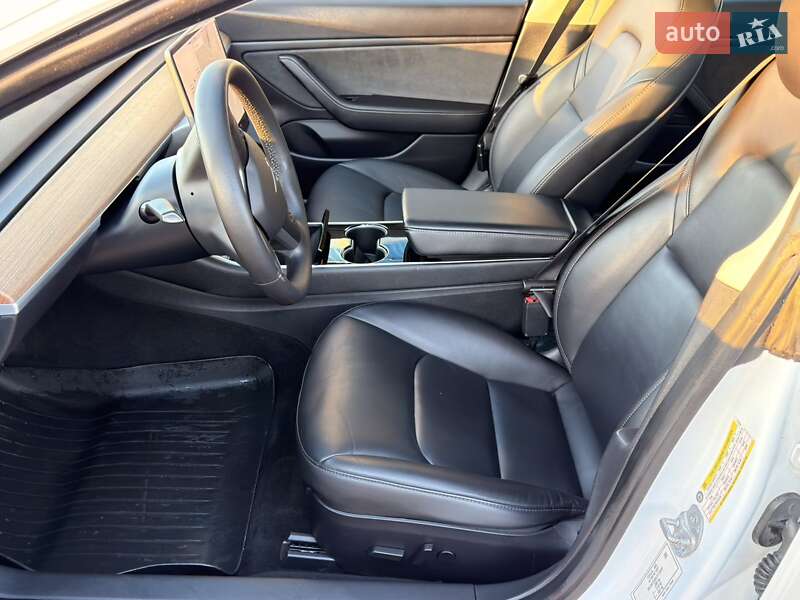 Седан Tesla Model 3 2020 в Киеве