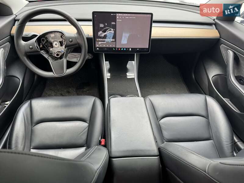 Седан Tesla Model 3 2020 в Киеве