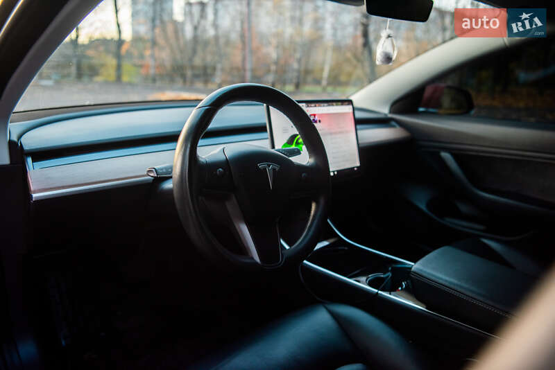 Седан Tesla Model 3 2018 в Львові