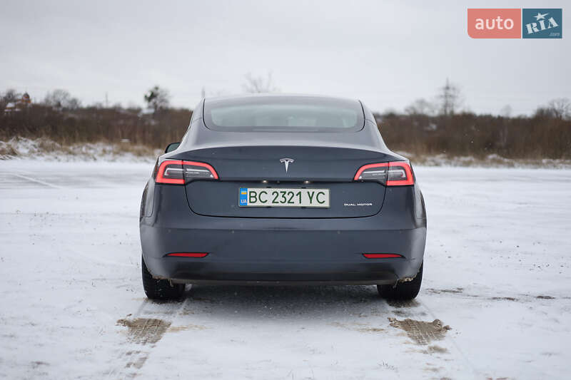 Седан Tesla Model 3 2021 в Новояворовске
