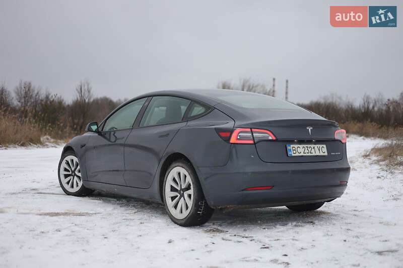 Седан Tesla Model 3 2021 в Новояворовске