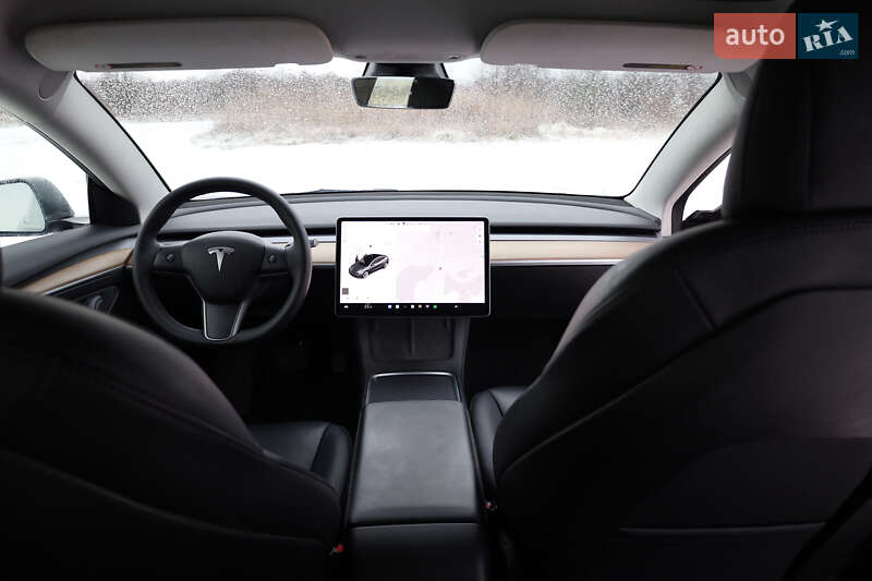 Седан Tesla Model 3 2021 в Новояворовске