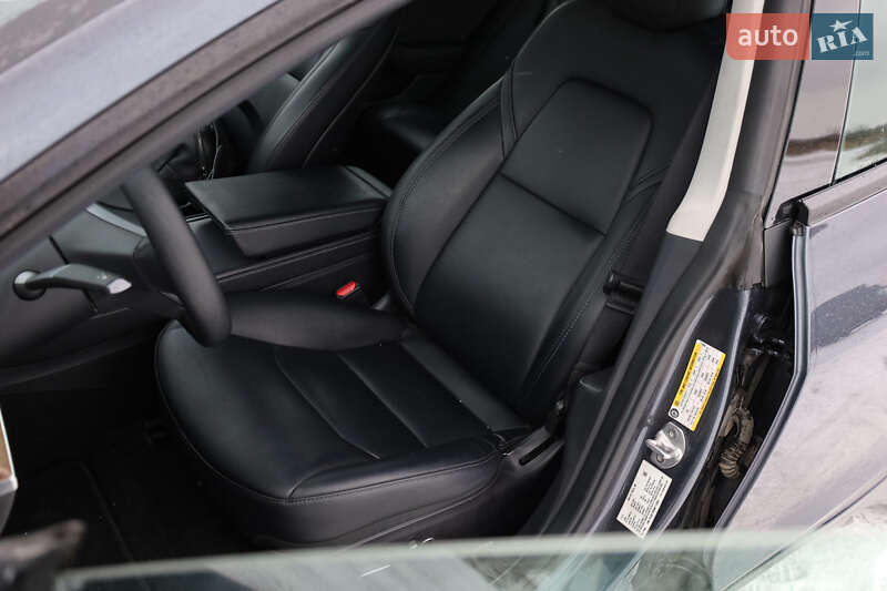 Седан Tesla Model 3 2021 в Новояворовске