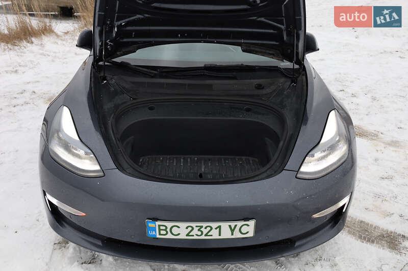 Седан Tesla Model 3 2021 в Новояворовске