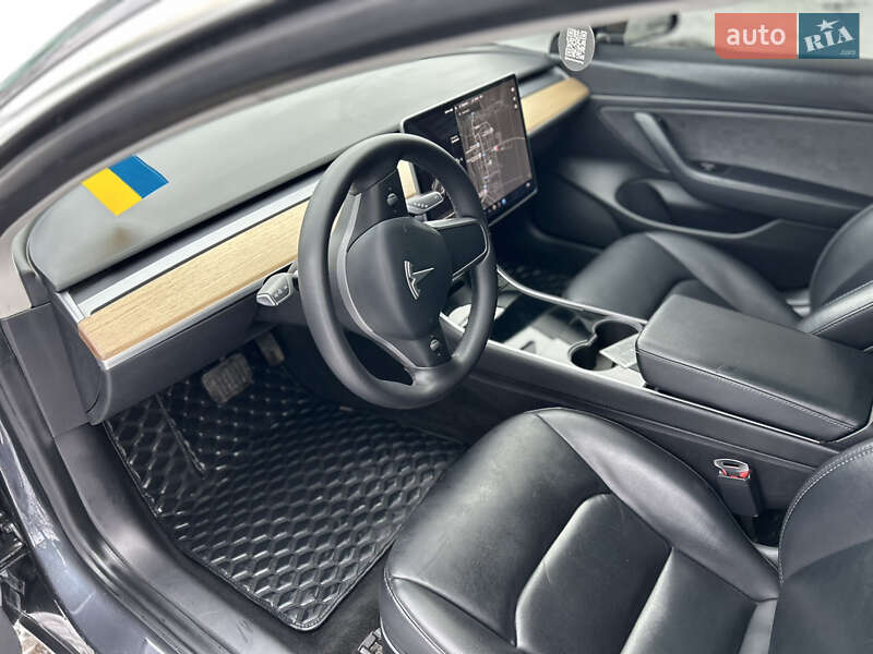 Седан Tesla Model 3 2020 в Сокалі