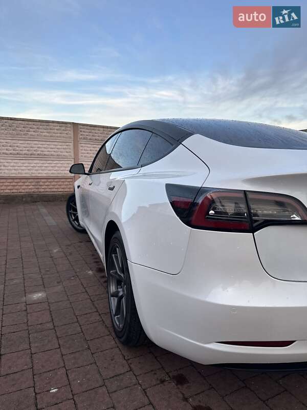 Седан Tesla Model 3 2020 в Стрые